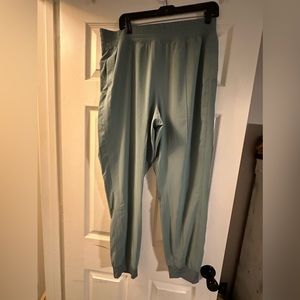 Lululemon wanderer full length women’s jogger size 12, sage green